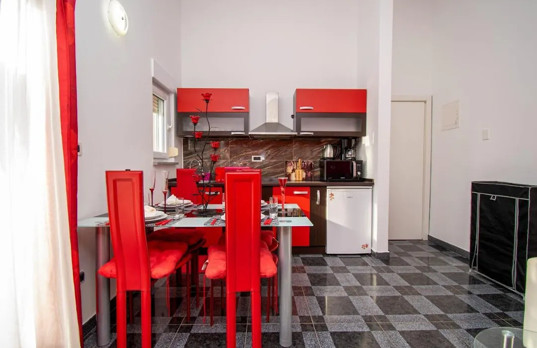 Apartments With Pool In Pula,Croatia-1