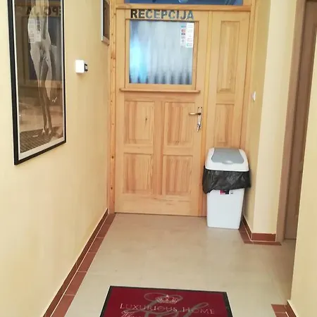Cinema House Single & Double Rooms & Studio Apartments-3