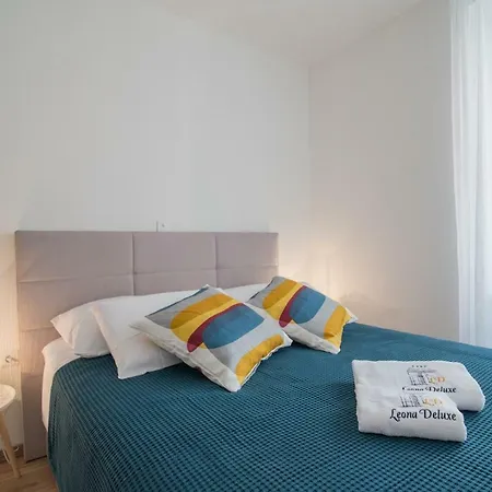 Leona Deluxe Apartments-3